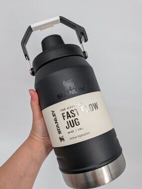 new stanley IceFlow Jug with Fast Flow Lid 64 OZ black 20 hrs cold 4 days ice